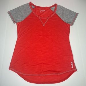 5/$25 🔴 Reebok | short sleeve tee size Small